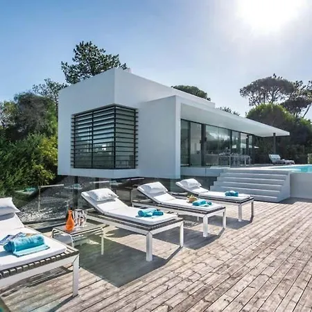 Sleeps 8 With Pool Air Con And Wifi Villa