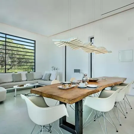 Villa Sleeps 8 With Pool Air Con And Wifi Vale do Lobo