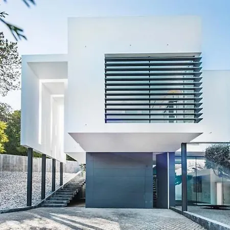 Villa Sleeps 8 With Pool Air Con And Wifi