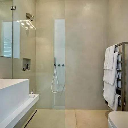 Villa Sleeps 8 With Pool Air Con And Wifi *