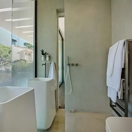 Villa Sleeps 8 With Pool Air Con And Wifi