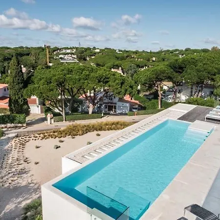 Sleeps 8 With Pool Air Con And Wifi