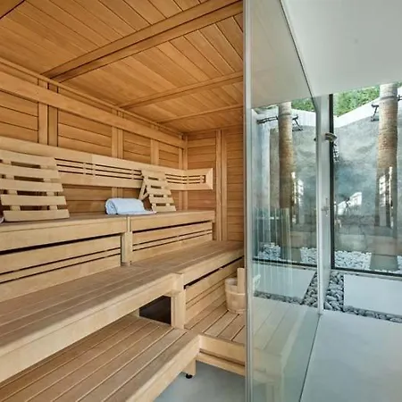 Villa Sleeps 8 With Pool Air Con And Wifi