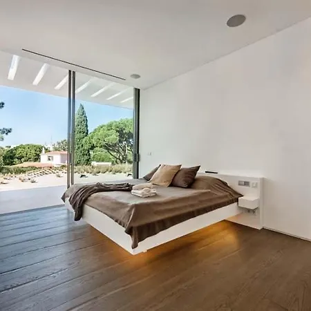 Sleeps 8 With Pool Air Con And Wifi * Vale do Lobo